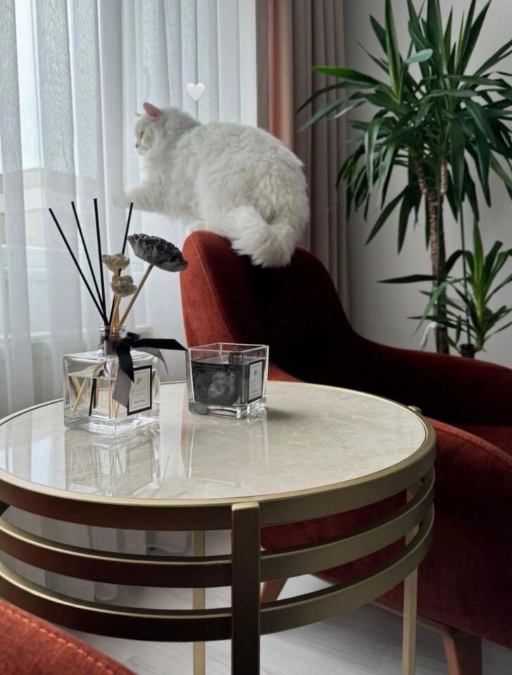 Seramik Balance Yan Sehpa (Krem Rengi/Pirinç Eskitme)